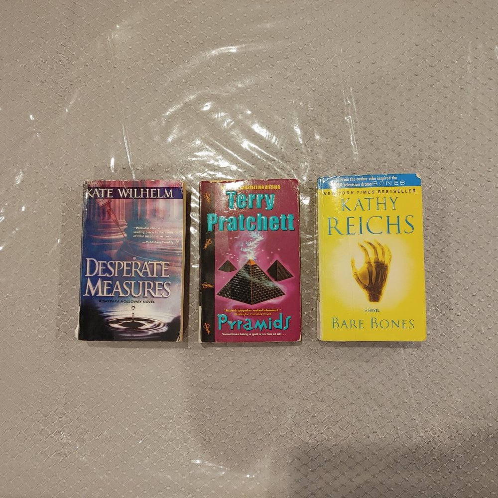 3 Novels: Desperate Measures / Pyramids / Kathy Reichs, a novel Bare Bones